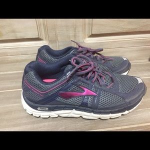 Brooks Addiction running shoes - size 7.5